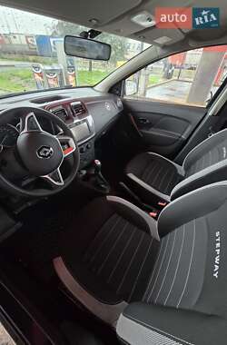 Хэтчбек Renault Sandero 2018 в 