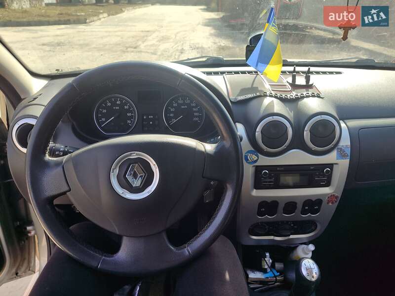 Хетчбек Renault Sandero 2012 в Вараші