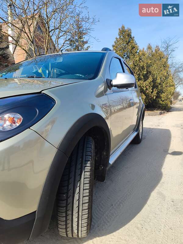 Хетчбек Renault Sandero 2012 в Вараші