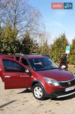 Позашляховик / Кросовер Renault Sandero 2012 в 