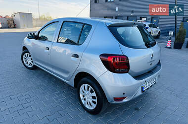 Хетчбек Renault Sandero 2020 в 