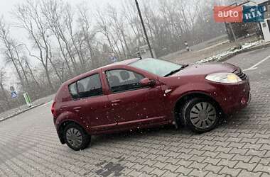 Хэтчбек Renault Sandero 2011 в 