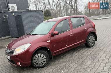 Хэтчбек Renault Sandero 2011 в 