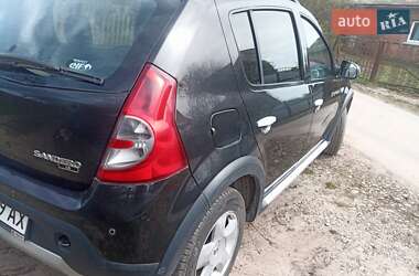Хетчбек Renault Sandero 2012 в 