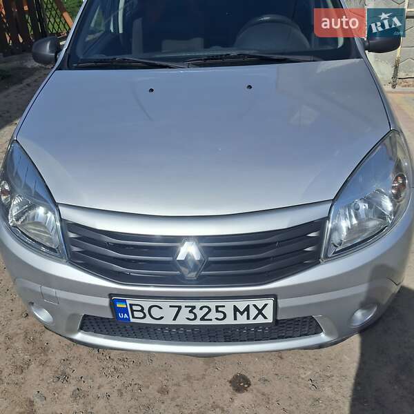 Хетчбек Renault Sandero 2010 в 