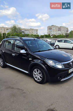 Хэтчбек Renault Sandero 2012 в 