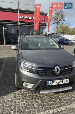 Хетчбек Renault Sandero 2017 в Дніпрі