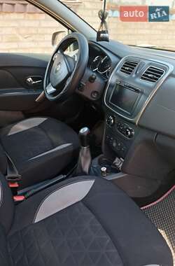 Хэтчбек Renault Sandero 2013 в 