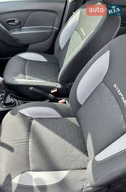 Хэтчбек Renault Sandero 2013 в 