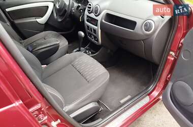 Хетчбек Renault Sandero 2012 в 