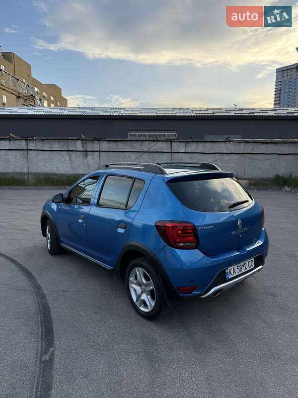 Хэтчбек Renault Sandero 2017 в Киеве