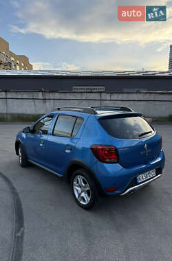 Хетчбек Renault Sandero 2017 в 