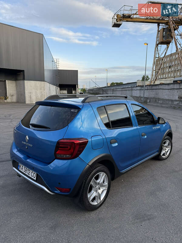 Хэтчбек Renault Sandero 2017 в Киеве