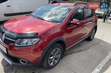 Хетчбек Renault Sandero 2015 в 