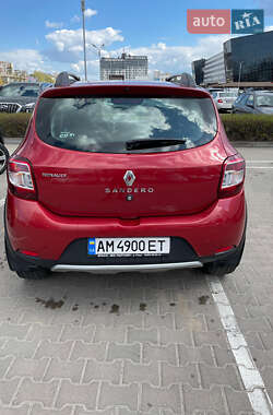 Хетчбек Renault Sandero 2015 в 