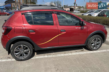 Хетчбек Renault Sandero 2015 в 