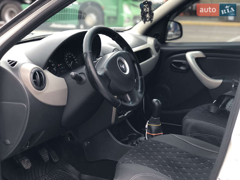 Хетчбек Renault Sandero 2009 в Кам'янському