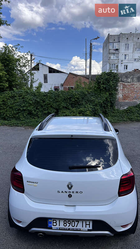 Хэтчбек Renault Sandero 2017 в Хороле