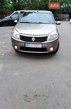 Хетчбек Renault Sandero 2011 в 