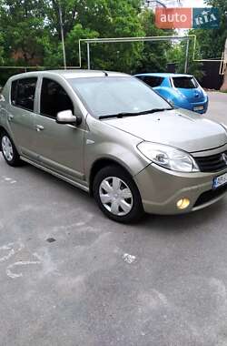 Хетчбек Renault Sandero 2011 в 