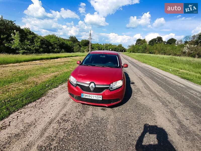 Хетчбек Renault Sandero 2013 в Краснограді