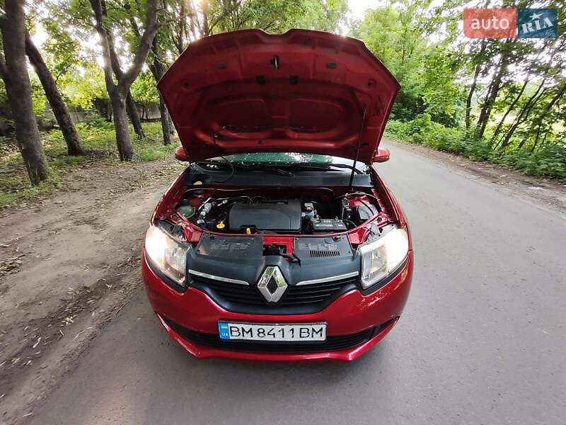 Хетчбек Renault Sandero 2013 в Краснограді