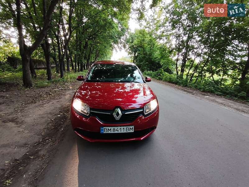 Хетчбек Renault Sandero 2013 в Краснограді