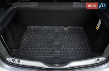 Хэтчбек Renault Sandero 2012 в 