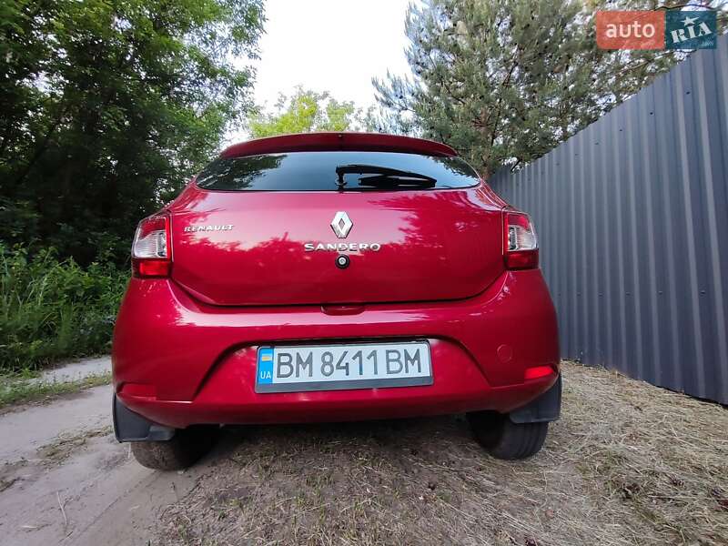 Хетчбек Renault Sandero 2013 в Краснограді