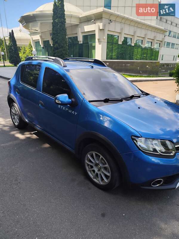 Хэтчбек Renault Sandero 2013 в Новгород-Северском