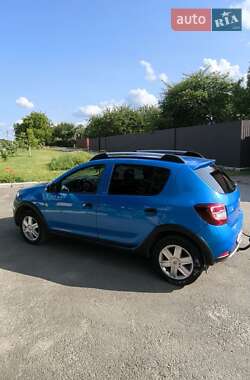 Хэтчбек Renault Sandero 2014 в 