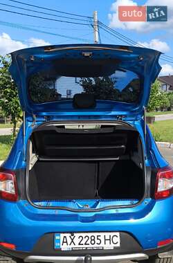 Хэтчбек Renault Sandero 2014 в 