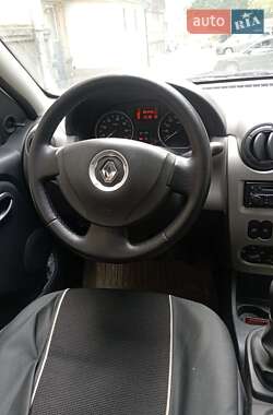 Хэтчбек Renault Sandero 2010 в 