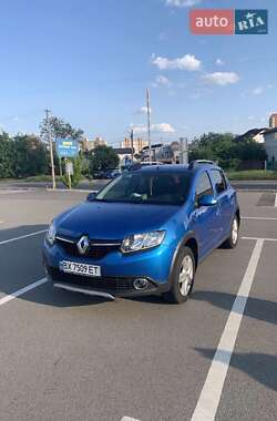 Хэтчбек Renault Sandero 2016 в Киеве