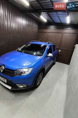 Хетчбек Renault Sandero 2017 в 