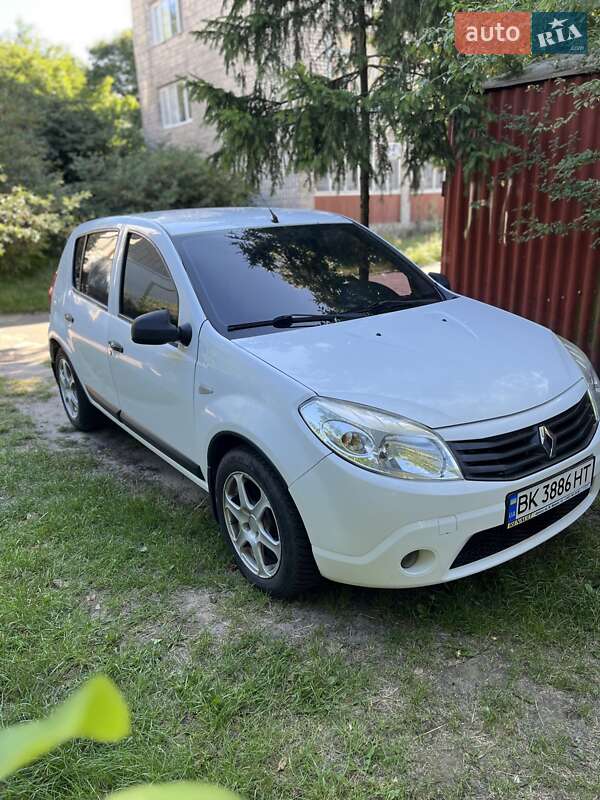 Renault Sandero 2011