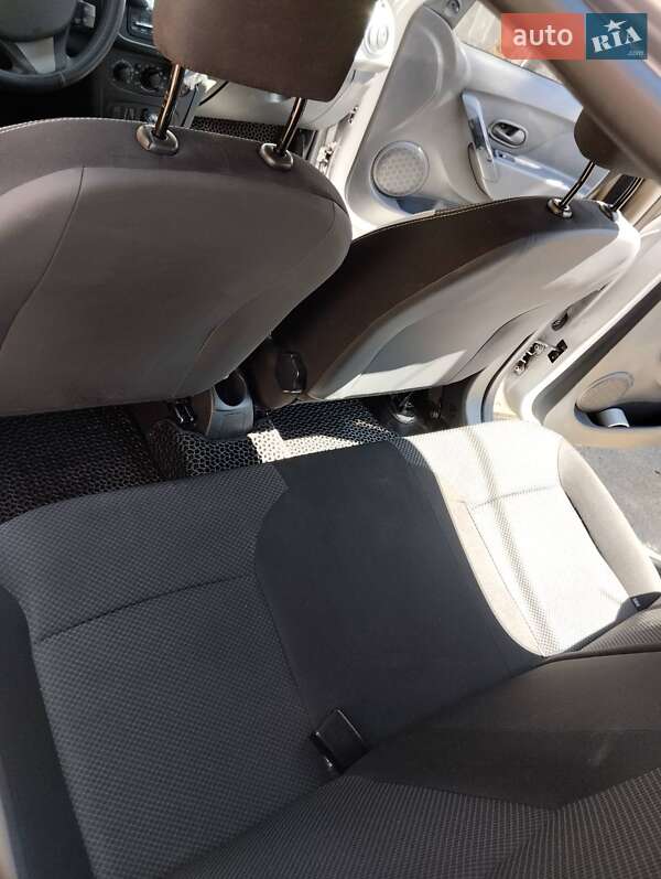 Хэтчбек Renault Sandero 2013 в Луцке