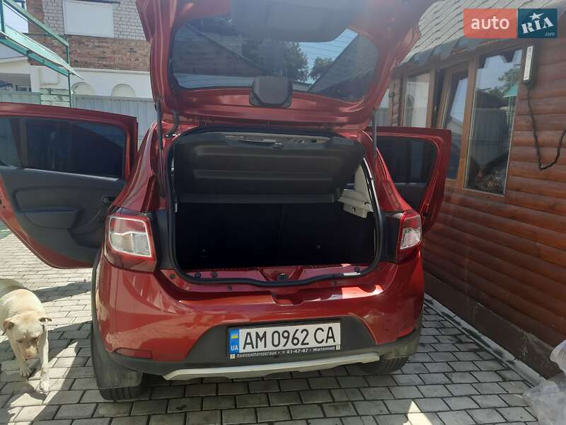 Хэтчбек Renault Sandero 2016 в Житомире