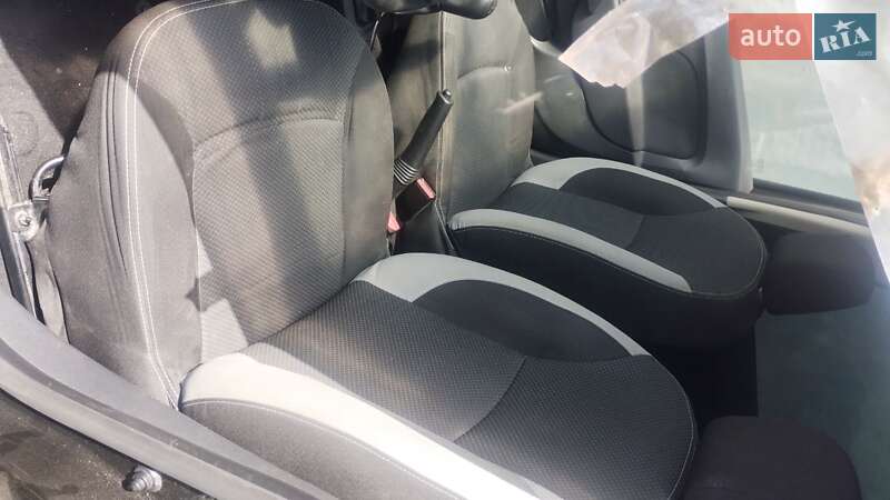 Хетчбек Renault Sandero 2013 в Тучині