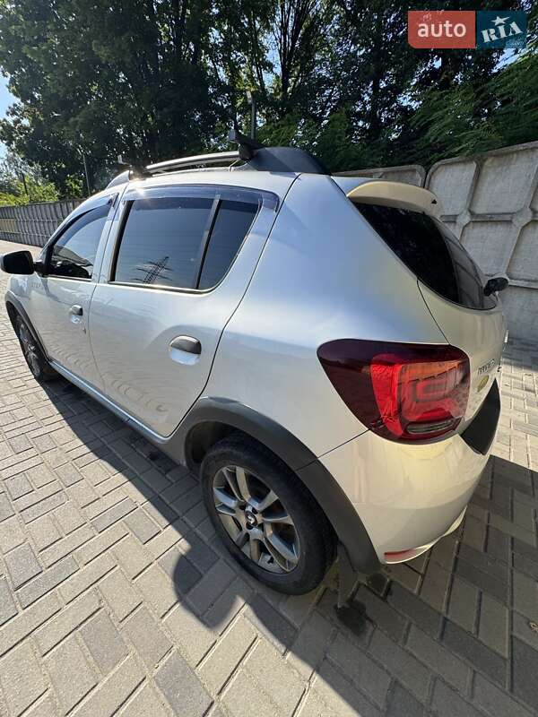 Хэтчбек Renault Sandero 2017 в Днепре