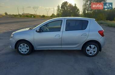 Хэтчбек Renault Sandero 2013 в 