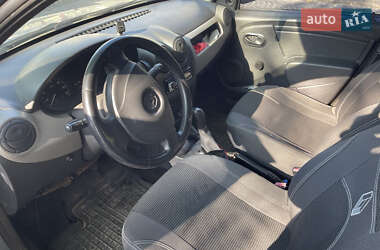 Хэтчбек Renault Sandero 2010 в 