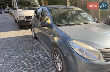 Хэтчбек Renault Sandero 2010 в 