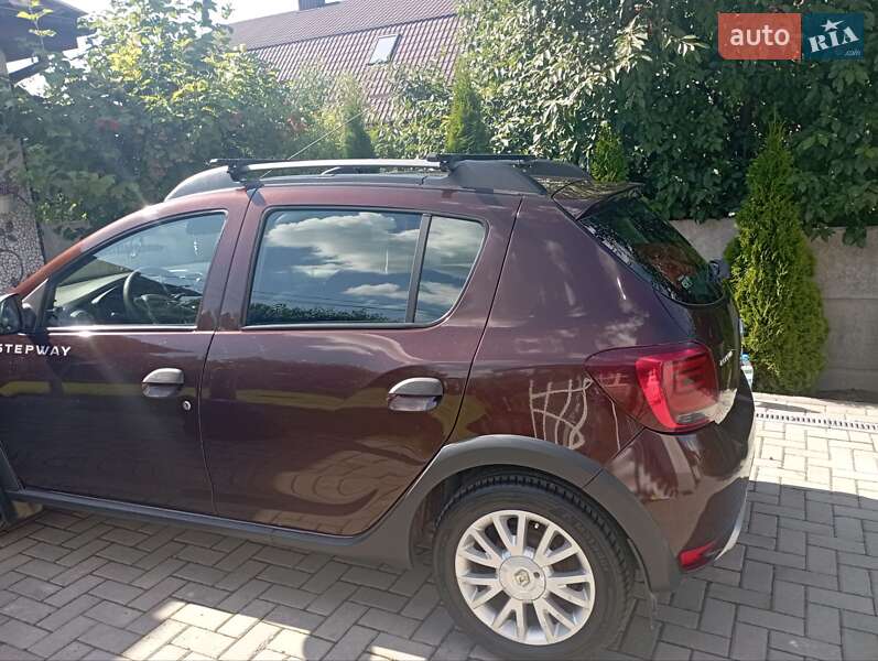 Хэтчбек Renault Sandero 2017 в Ровно