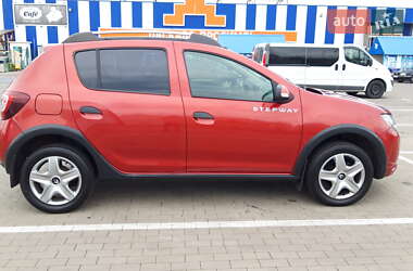 Хэтчбек Renault Sandero 2013 в 