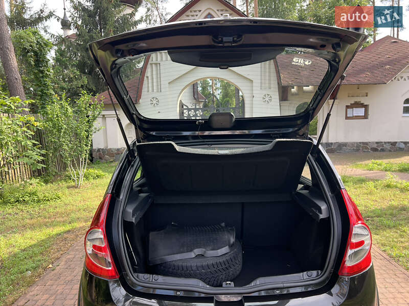 Хэтчбек Renault Sandero 2012 в Киеве