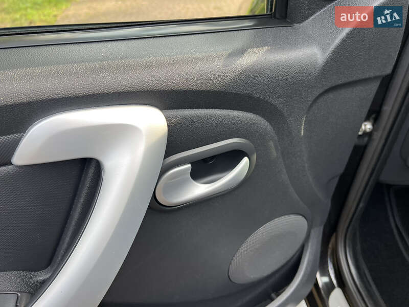 Хэтчбек Renault Sandero 2012 в Киеве