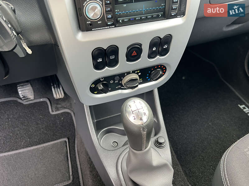 Хэтчбек Renault Sandero 2012 в Киеве