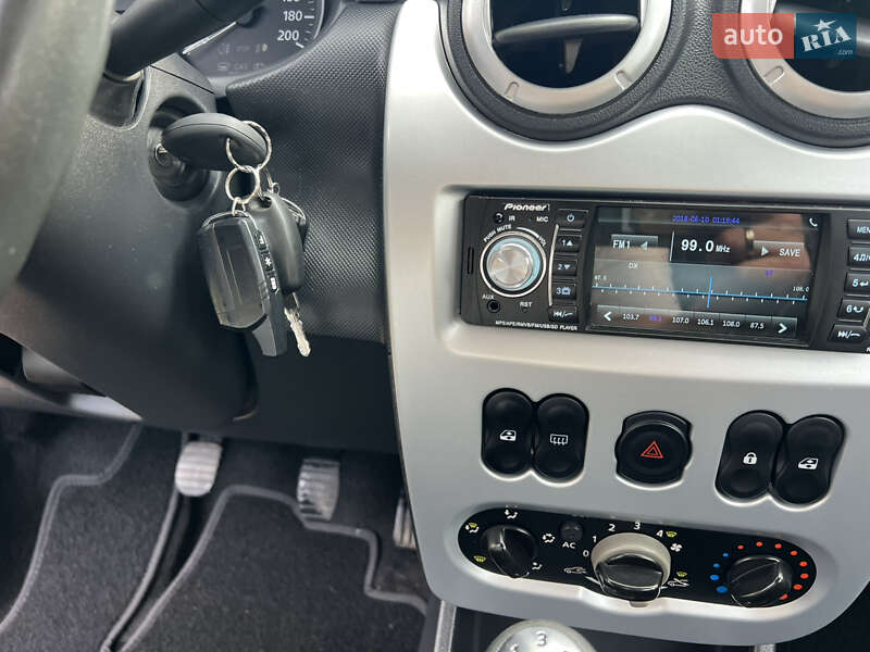 Хэтчбек Renault Sandero 2012 в Киеве