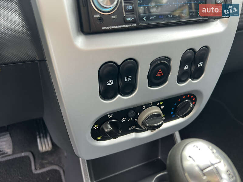 Хэтчбек Renault Sandero 2012 в Киеве